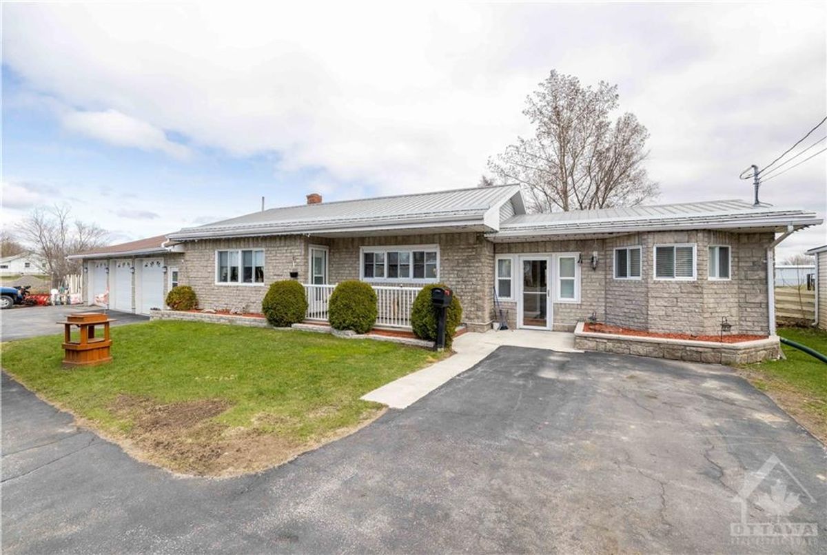 7511 ROGER STEVENS Drive Smiths Falls RE/MAX HALLMARK BROKERAGES