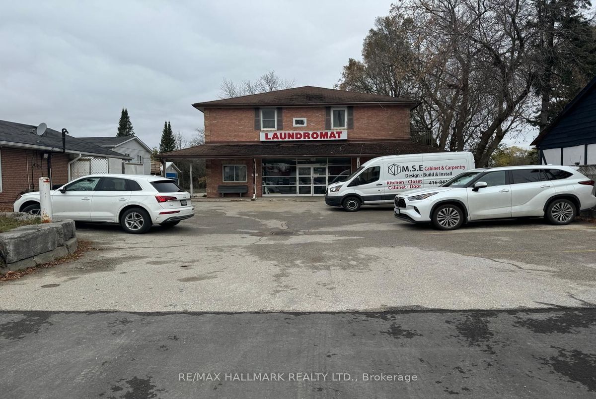  186 King Rd  Richmond Hill For Lease
