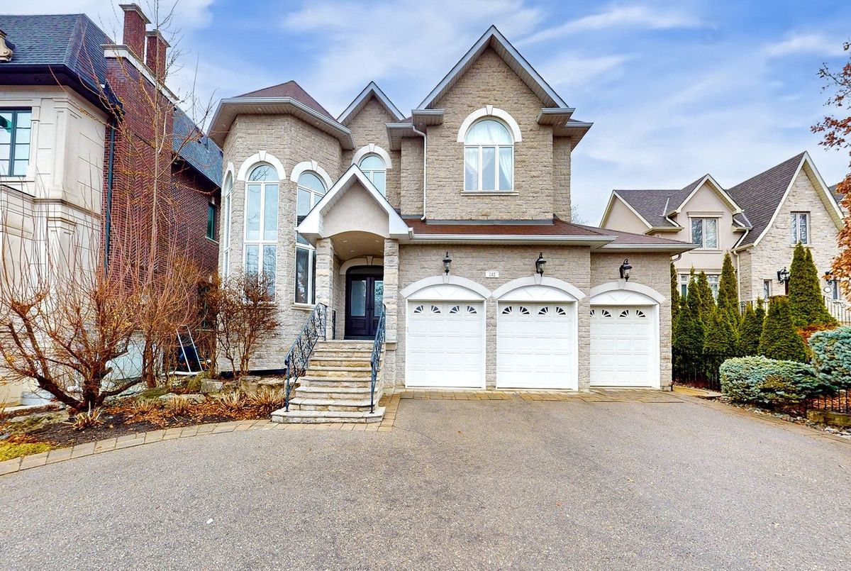 Single Family 142 Pemberton Rd  Richmond Hill For Sale