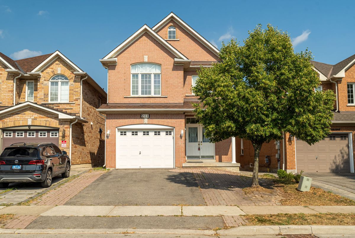 Single Family 211 Kayla Crescent  Vaughan For Sale