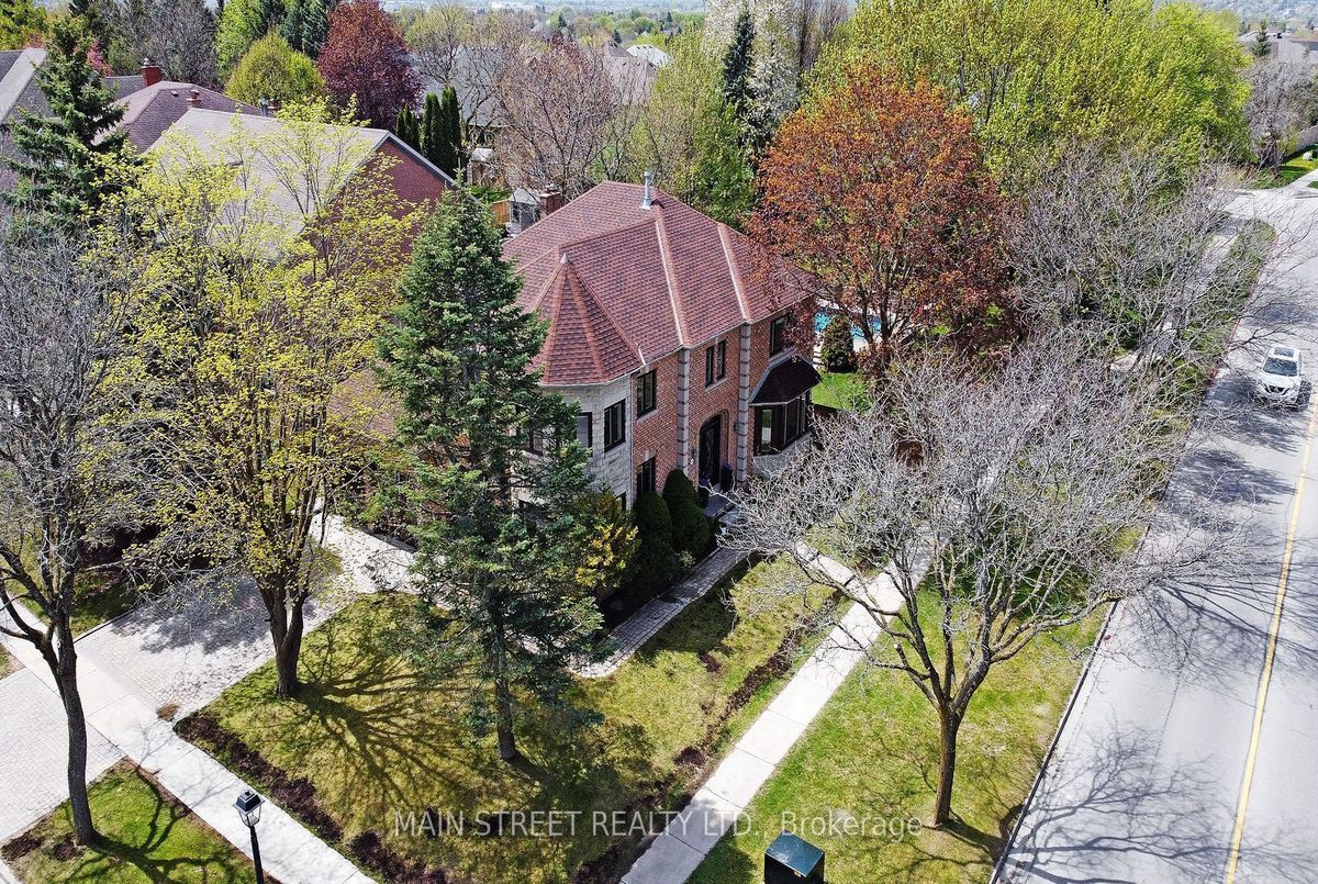 Single Family 898 Stonehaven Avenue  Newmarket For Sale