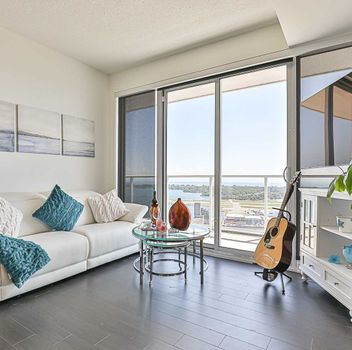 Condo 17 Bathurst St St  Toronto For Lease
