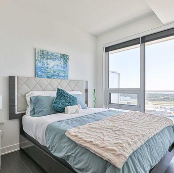 Condo 17 Bathurst St St  Toronto For Lease