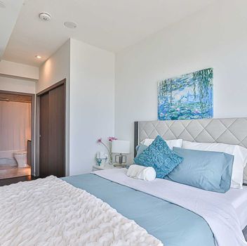 Condo 17 Bathurst St St  Toronto For Lease
