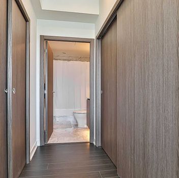 Condo 17 Bathurst St St  Toronto For Lease