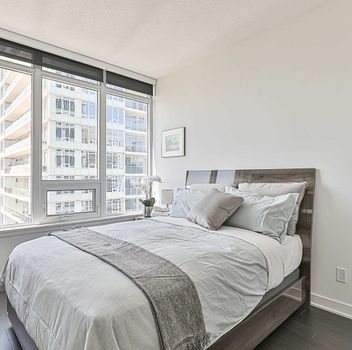 Condo 17 Bathurst St St  Toronto For Lease