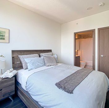 Condo 17 Bathurst St St  Toronto For Lease