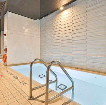 Condo 17 Bathurst St St  Toronto For Lease