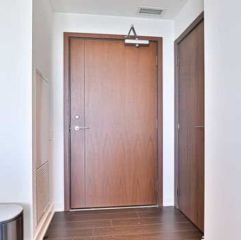 Condo 17 Bathurst St St  Toronto For Lease