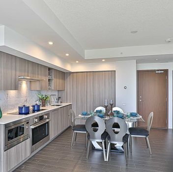 Condo 17 Bathurst St St  Toronto For Lease