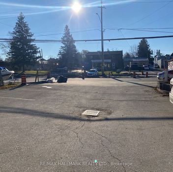  186 King Rd  Richmond Hill For Lease