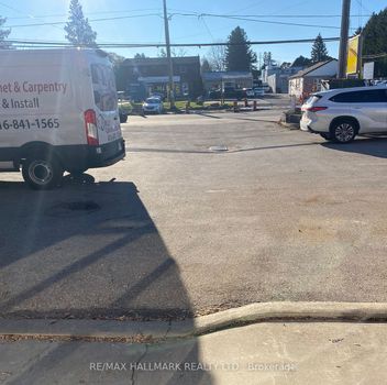  186 King Rd  Richmond Hill For Lease