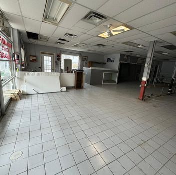  186 King Rd  Richmond Hill For Lease
