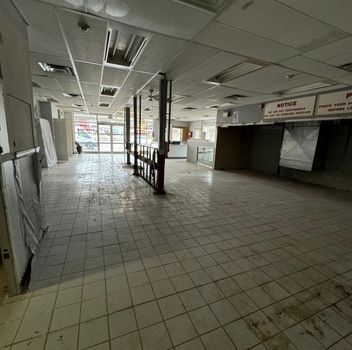  186 King Rd  Richmond Hill For Lease