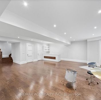 Single Family 29 Alderdale Cr  Toronto For Sale