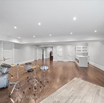 Single Family 29 Alderdale Cr  Toronto For Sale