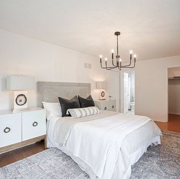 Single Family 431 Commonwealth Circle  Mississauga For Sale