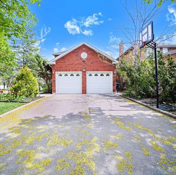 Single Family 431 Commonwealth Circle  Mississauga For Sale