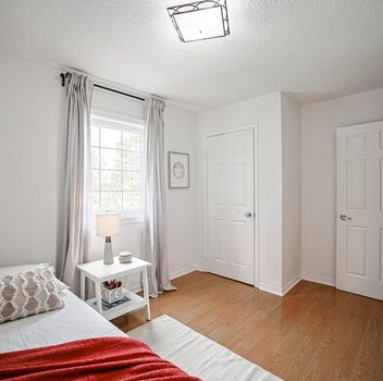 Single Family 431 Commonwealth Circle  Mississauga For Sale