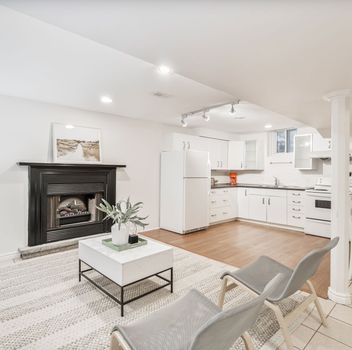 Single Family 431 Commonwealth Circle  Mississauga For Sale