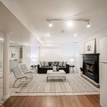 Single Family 431 Commonwealth Circle  Mississauga For Sale