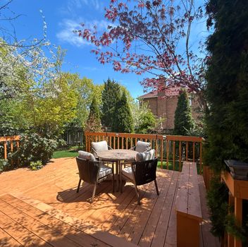 Single Family 431 Commonwealth Circle  Mississauga For Sale
