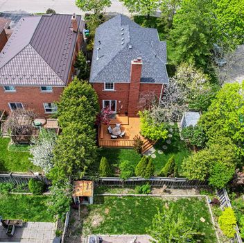 Single Family 431 Commonwealth Circle  Mississauga For Sale