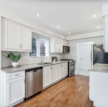Single Family 431 Commonwealth Circle  Mississauga For Sale