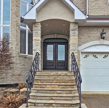 Single Family 142 Pemberton Rd  Richmond Hill For Sale