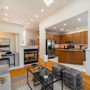 Single Family 211 Kayla Crescent  Vaughan For Sale