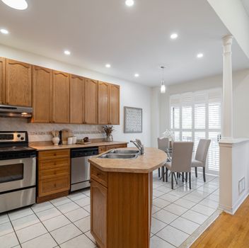 Single Family 211 Kayla Crescent  Vaughan For Sale