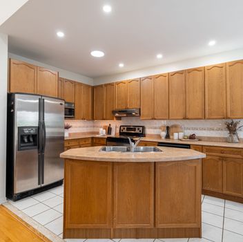 Single Family 211 Kayla Crescent  Vaughan For Sale