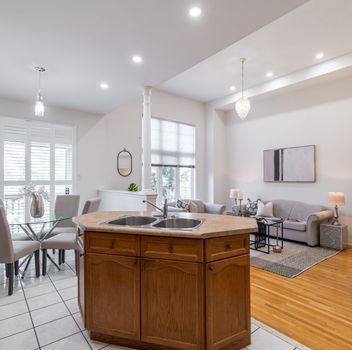 Single Family 211 Kayla Crescent  Vaughan For Sale