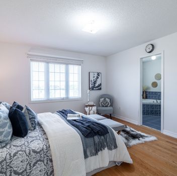 Single Family 211 Kayla Crescent  Vaughan For Sale