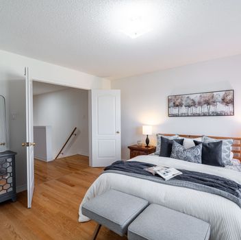 Single Family 211 Kayla Crescent  Vaughan For Sale