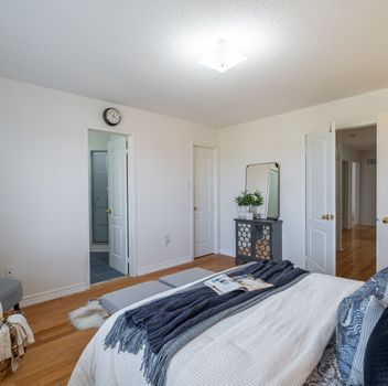Single Family 211 Kayla Crescent  Vaughan For Sale