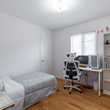 Single Family 211 Kayla Crescent  Vaughan For Sale