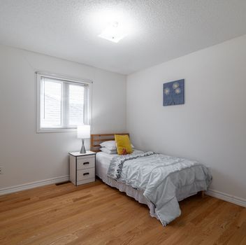 Single Family 211 Kayla Crescent  Vaughan For Sale