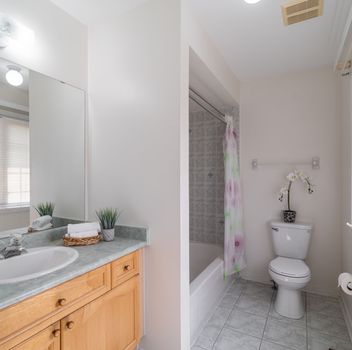 Single Family 211 Kayla Crescent  Vaughan For Sale
