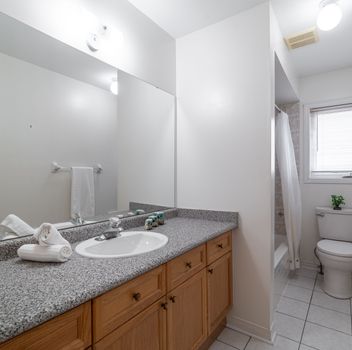 Single Family 211 Kayla Crescent  Vaughan For Sale