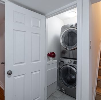 Single Family 211 Kayla Crescent  Vaughan For Sale
