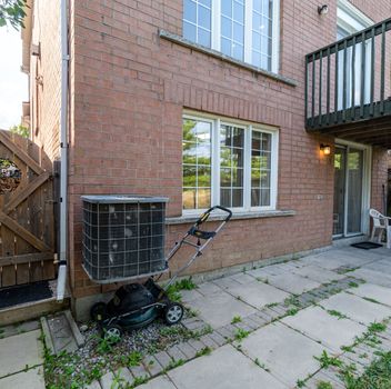 Single Family 211 Kayla Crescent  Vaughan For Sale