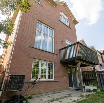 Single Family 211 Kayla Crescent  Vaughan For Sale