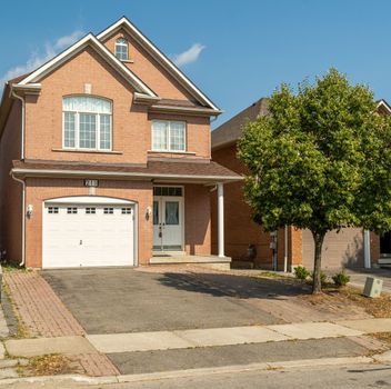 Single Family 211 Kayla Crescent  Vaughan For Sale