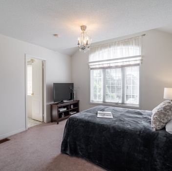Single Family 211 Kayla Crescent  Vaughan For Sale