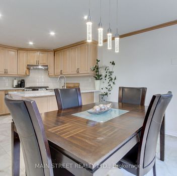 Single Family 898 Stonehaven Avenue  Newmarket For Sale