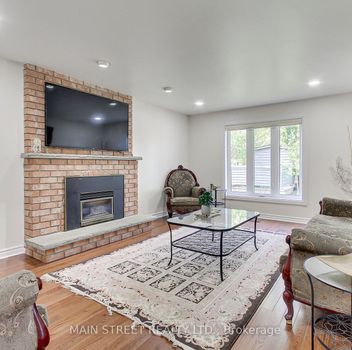 Single Family 898 Stonehaven Avenue  Newmarket For Sale