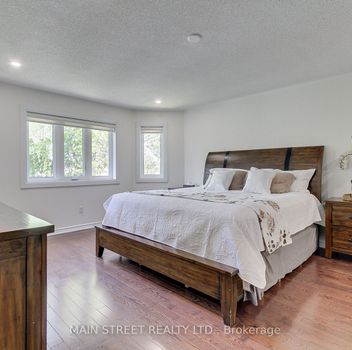 Single Family 898 Stonehaven Avenue  Newmarket For Sale