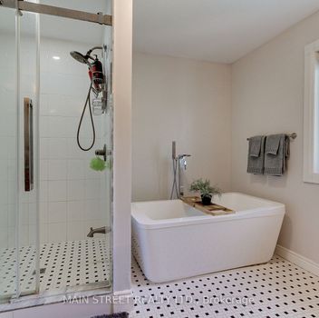 Single Family 898 Stonehaven Avenue  Newmarket For Sale