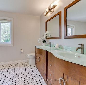 Single Family 898 Stonehaven Avenue  Newmarket For Sale